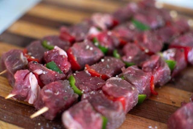 Beef Skewers with Chilli Peppers and Hummus