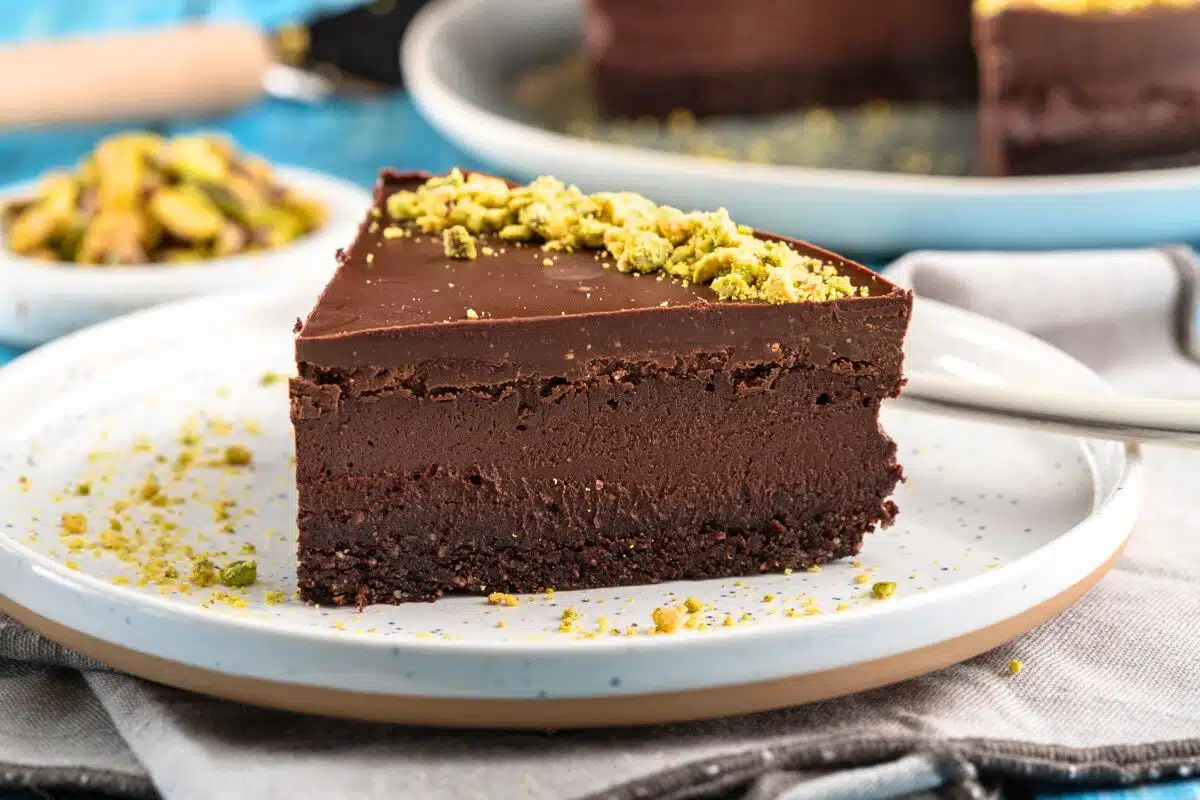 No-Bake Vegan Date & Chocolate Cake