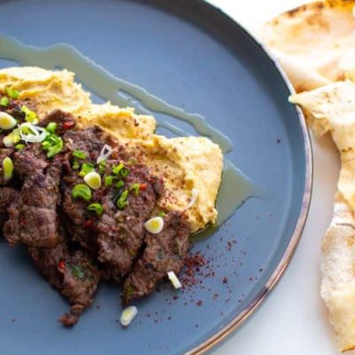 Hummus with beef and capers