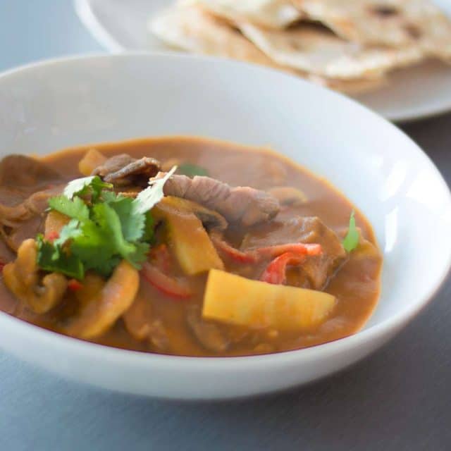 Red curry with beef and bamboo 