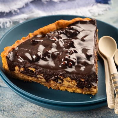 Tart with Caramelized Walnuts & Chocolate